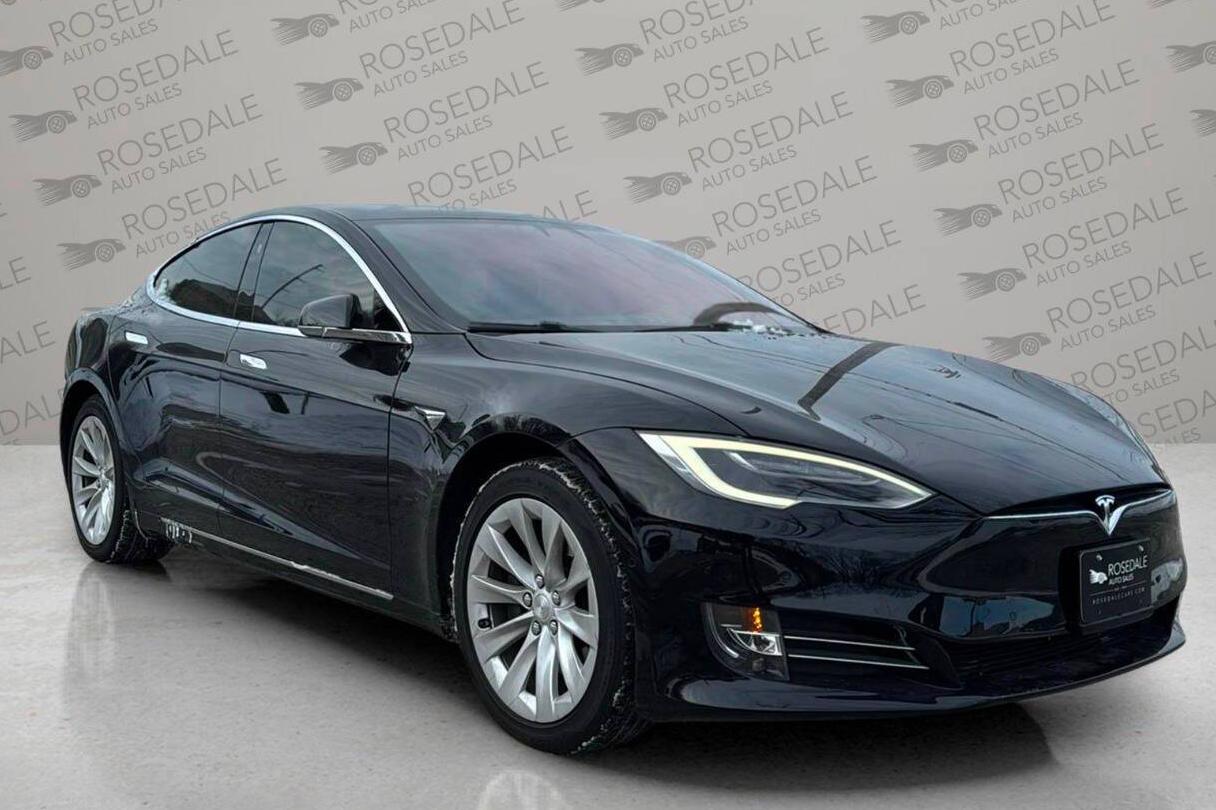 TESLA MODEL S 2018 5YJSA1E21JF293819 image